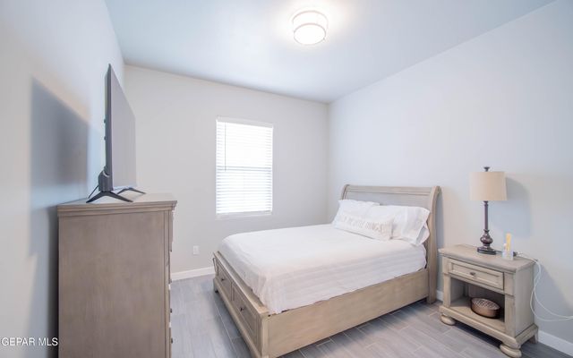 833 Via Glorieta, Sunland Park, NM 88063