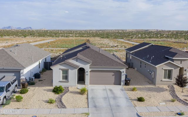 833 Via Glorieta, Sunland Park, NM 88063