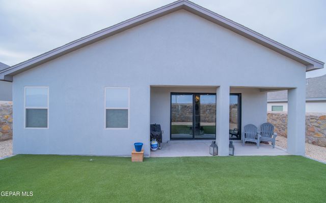833 Via Glorieta, Sunland Park, NM 88063