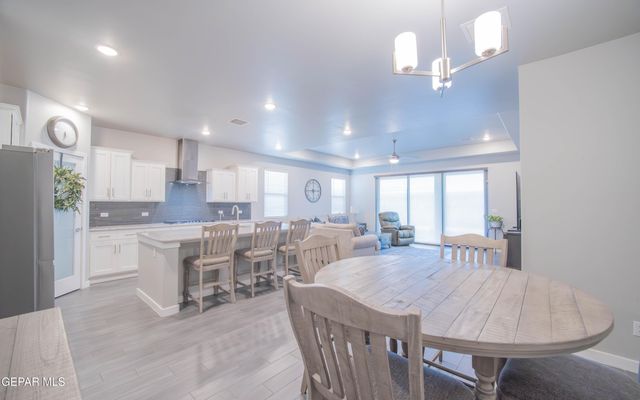 833 Via Glorieta, Sunland Park, NM 88063