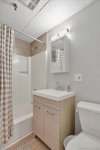 222 Williams Street East 416, Glastonbury, CT 06033