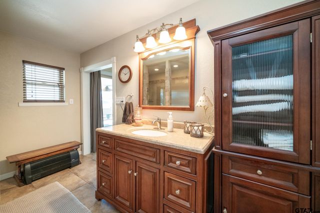 4538 W Loop 281, Longview, TX 75604