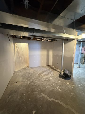 2653 N 73rd Avenue, Elmwood Park, IL 60707