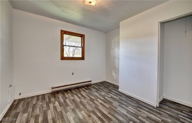 7481 State Route 800 SE, Uhrichsville, OH 44683