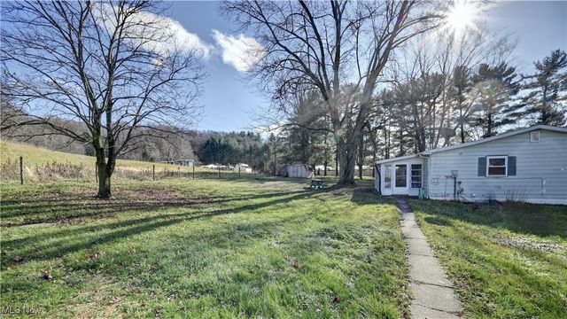 7481 State Route 800 SE, Uhrichsville, OH 44683