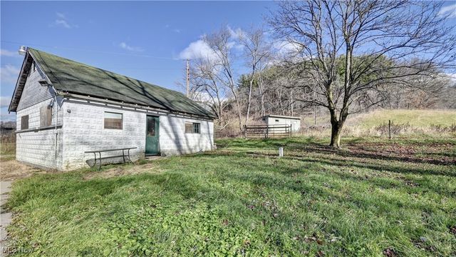 7481 State Route 800 SE, Uhrichsville, OH 44683