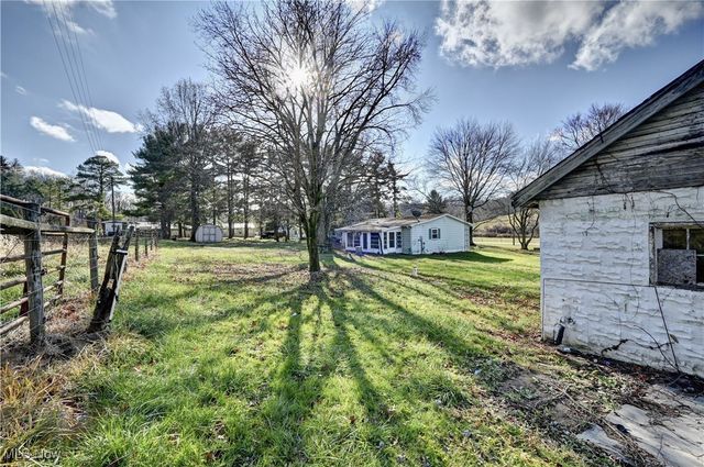 7481 State Route 800 SE, Uhrichsville, OH 44683