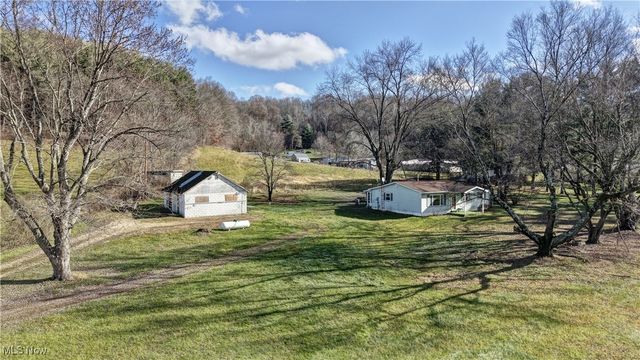 7481 State Route 800 SE, Uhrichsville, OH 44683