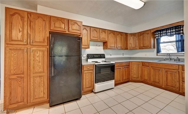 7481 State Route 800 SE, Uhrichsville, OH 44683