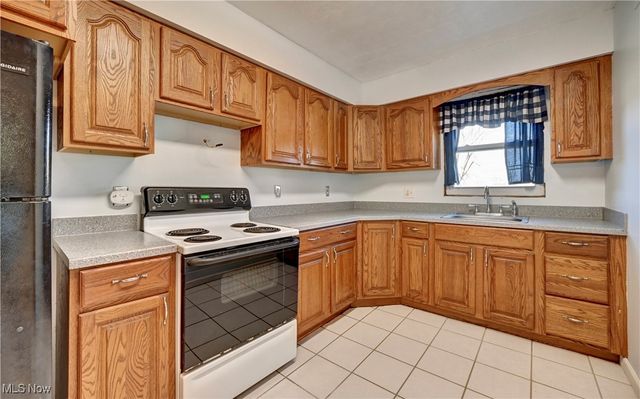 7481 State Route 800 SE, Uhrichsville, OH 44683