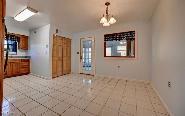 7481 State Route 800 SE, Uhrichsville, OH 44683