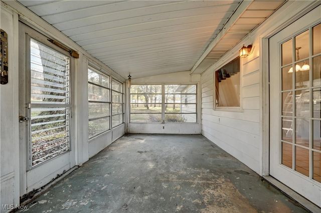 7481 State Route 800 SE, Uhrichsville, OH 44683