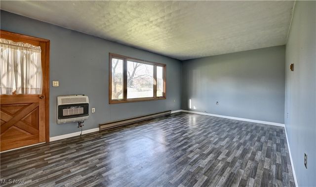 7481 State Route 800 SE, Uhrichsville, OH 44683