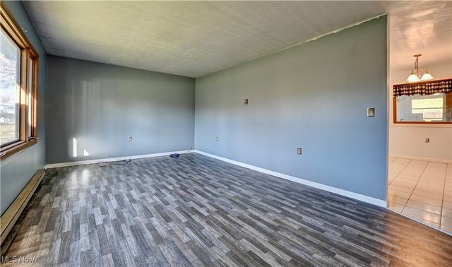 7481 State Route 800 SE, Uhrichsville, OH 44683