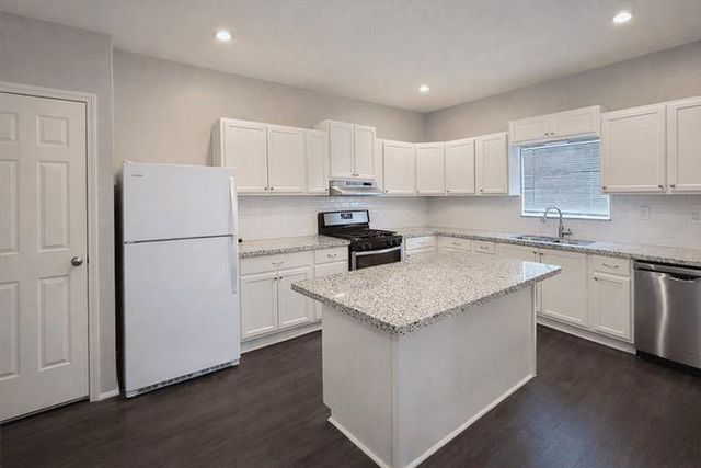 511 W Cleveland Street 1, Alvin, TX 77511