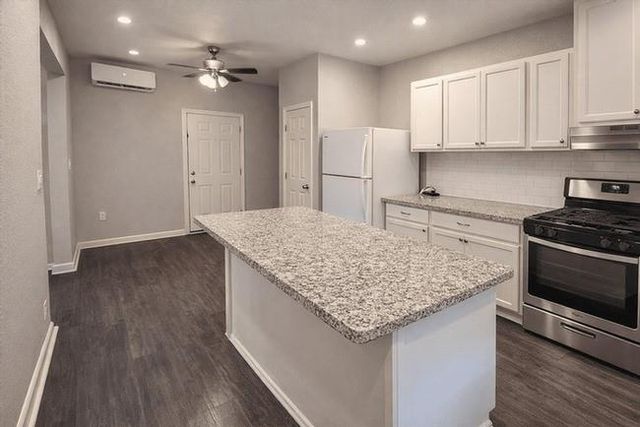 511 W Cleveland Street 1, Alvin, TX 77511