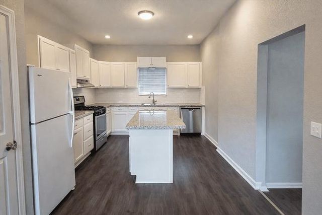 511 W Cleveland Street 1, Alvin, TX 77511