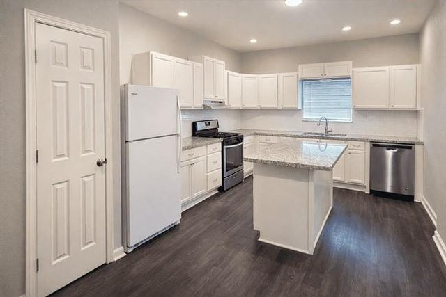 511 W Cleveland Street 1, Alvin, TX 77511