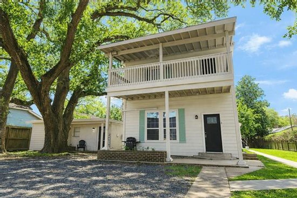 511 W Cleveland Street 1, Alvin, TX 77511