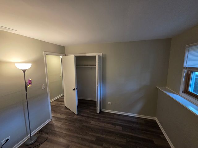1238-1240 Thomas Drive, Woodstock, IL 60098