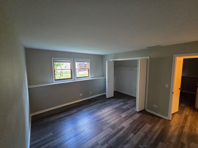1238-1240 Thomas Drive, Woodstock, IL 60098