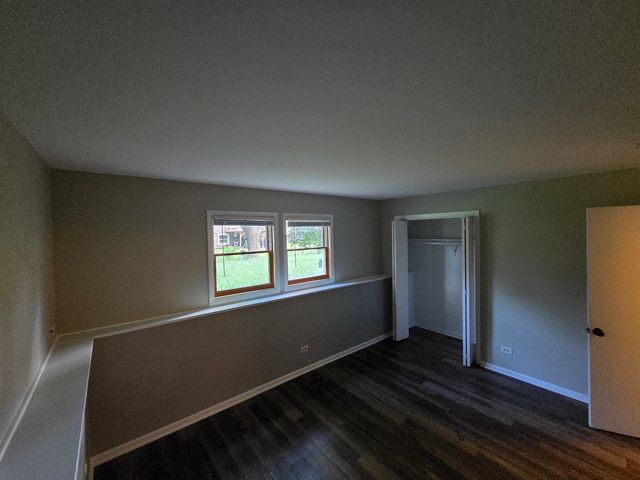 1238-1240 Thomas Drive, Woodstock, IL 60098