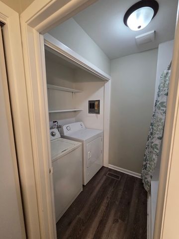 1238-1240 Thomas Drive, Woodstock, IL 60098