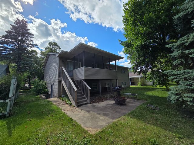 1238-1240 Thomas Drive, Woodstock, IL 60098