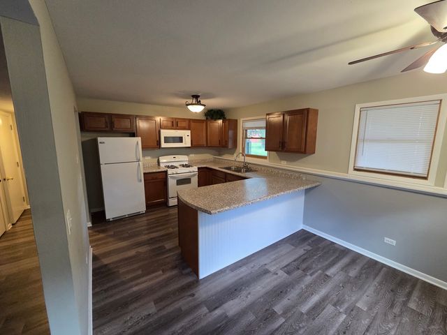 1238-1240 Thomas Drive, Woodstock, IL 60098