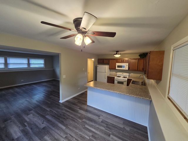 1238-1240 Thomas Drive, Woodstock, IL 60098