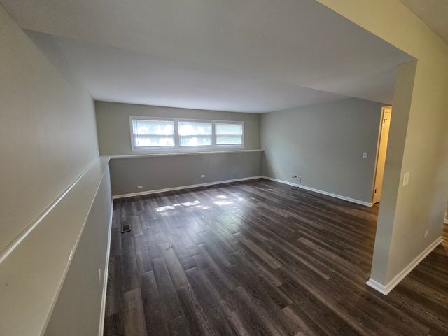 1238-1240 Thomas Drive, Woodstock, IL 60098