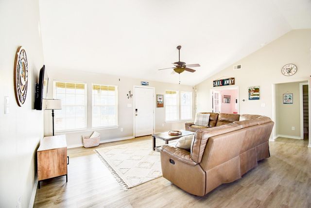 906 Meynig Drive, Crystal Beach, TX 77650