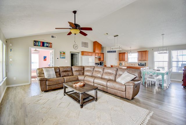 906 Meynig Drive, Crystal Beach, TX 77650