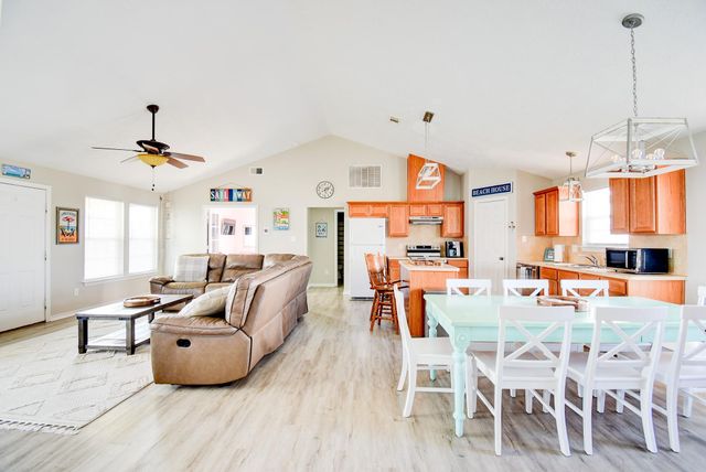 906 Meynig Drive, Crystal Beach, TX 77650