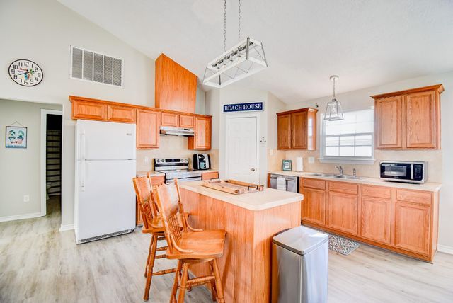 906 Meynig Drive, Crystal Beach, TX 77650