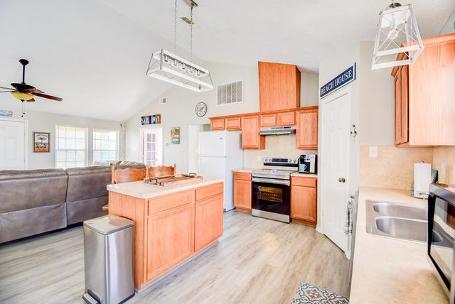 906 Meynig Drive, Crystal Beach, TX 77650