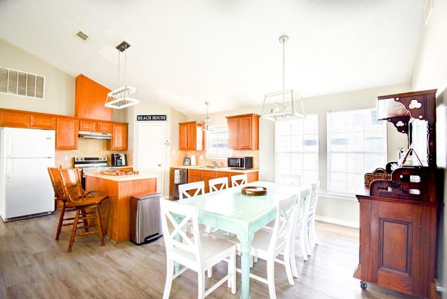 906 Meynig Drive, Crystal Beach, TX 77650