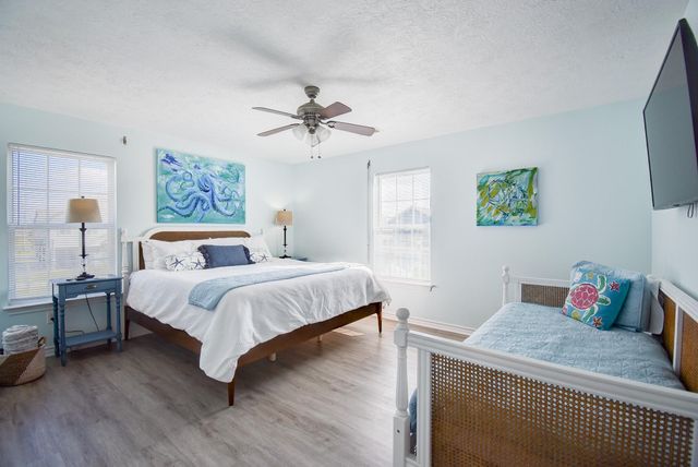 906 Meynig Drive, Crystal Beach, TX 77650