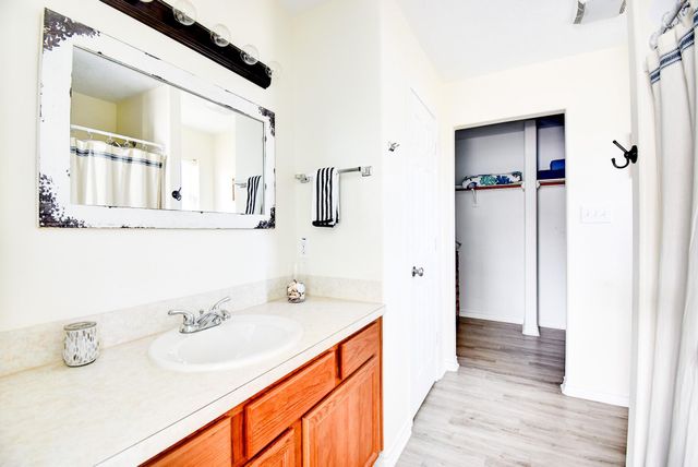 906 Meynig Drive, Crystal Beach, TX 77650