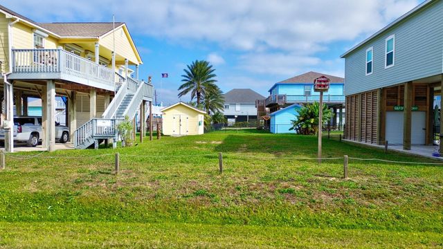 906 Meynig Drive, Crystal Beach, TX 77650