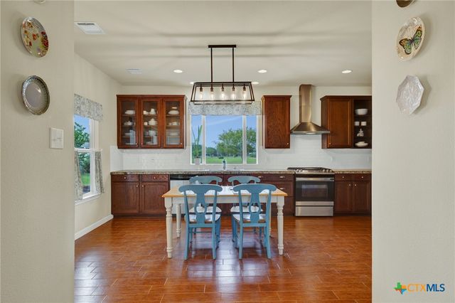 2048 E Martindale Road, Seguin, TX 78155