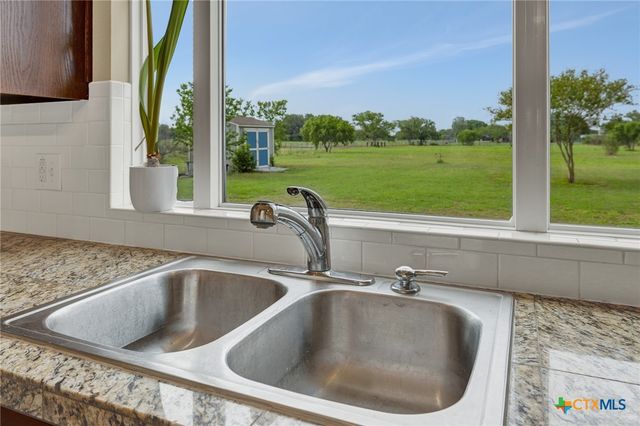2048 E Martindale Road, Seguin, TX 78155