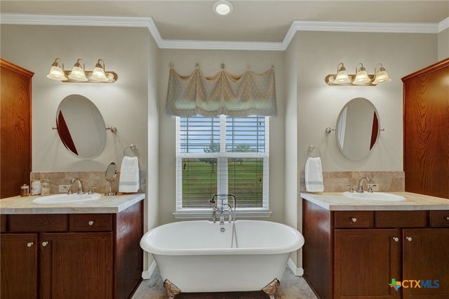 2048 E Martindale Road, Seguin, TX 78155