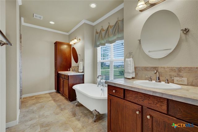 2048 E Martindale Road, Seguin, TX 78155