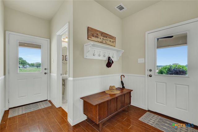 2048 E Martindale Road, Seguin, TX 78155