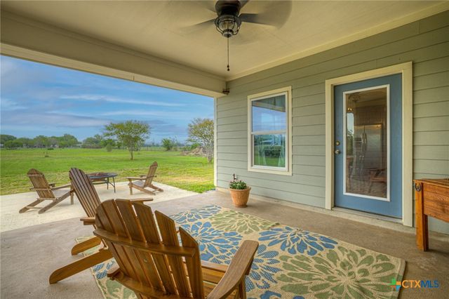 2048 E Martindale Road, Seguin, TX 78155