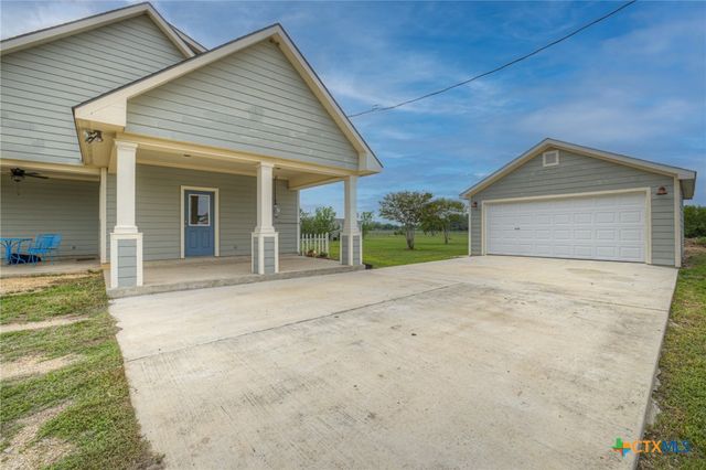 2048 E Martindale Road, Seguin, TX 78155