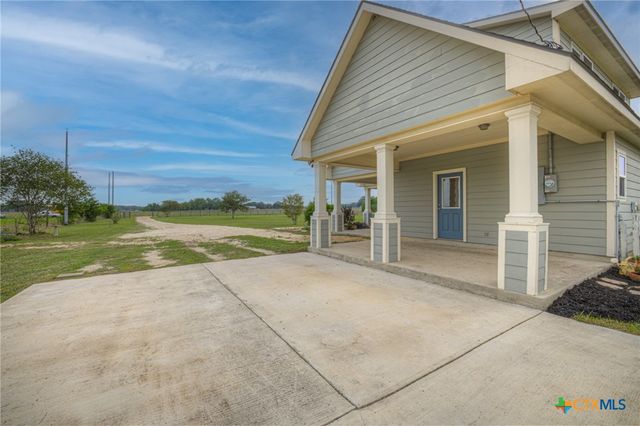 2048 E Martindale Road, Seguin, TX 78155