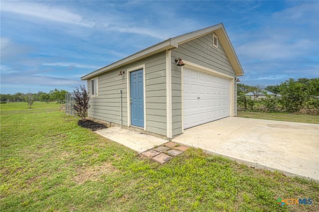2048 E Martindale Road, Seguin, TX 78155