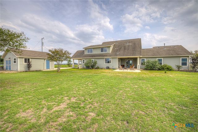 2048 E Martindale Road, Seguin, TX 78155